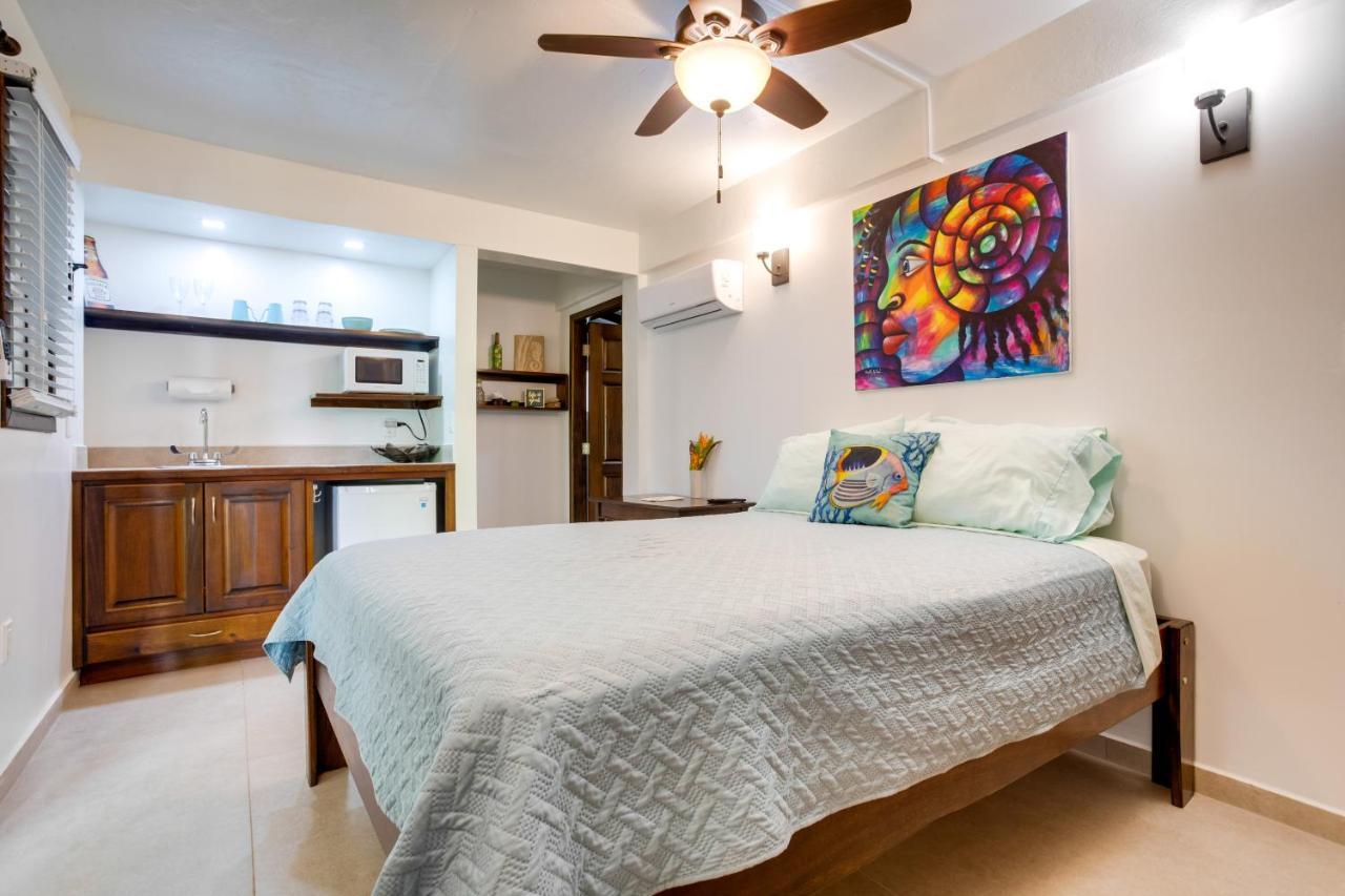 Driftwood Gardens Guesthouse Placencia Ngoại thất bức ảnh